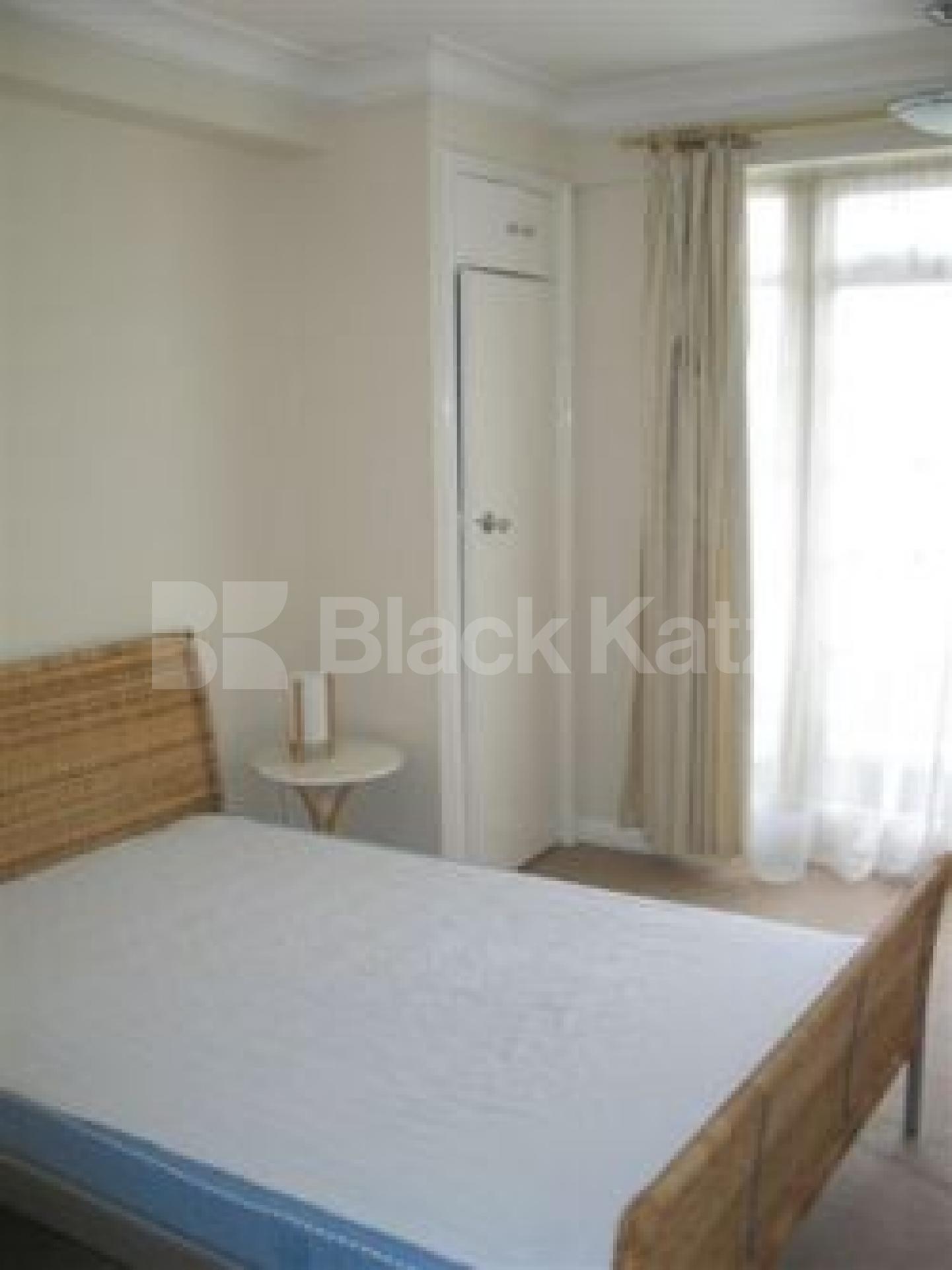 			new instruction, 1 Bedroom, 1 bath, 1 reception Flat			 Gloucester Place, Marylebone nw1